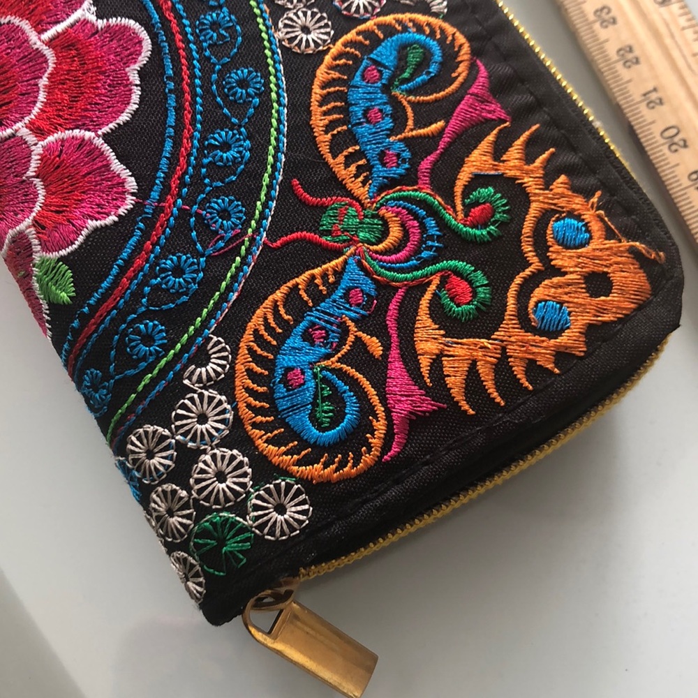 Embroidered wallet - Picture 6 of 6
